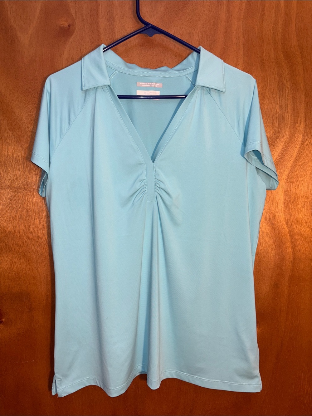 Columbia Short‎ Sleeve V-Neck Polo Top- Omni freeze advanced cooling